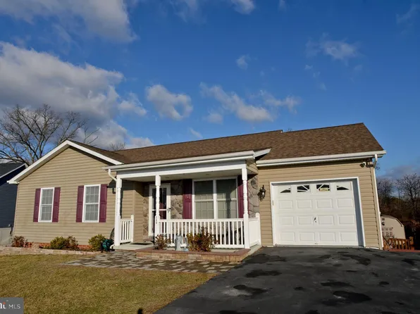 786 Ives St, Martinsburg, WV 25405