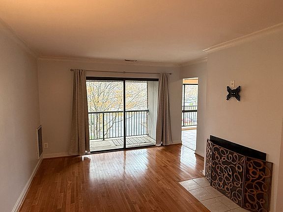 4th image of 302 Hilltop Ln #302L