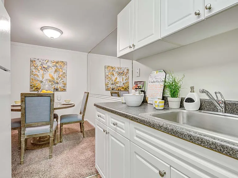 The Hamptons at Town Center Apartment Homes — Photo 2