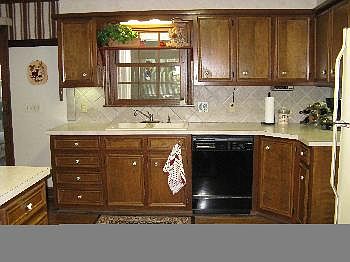 5th image of 2202 Hillside Dr