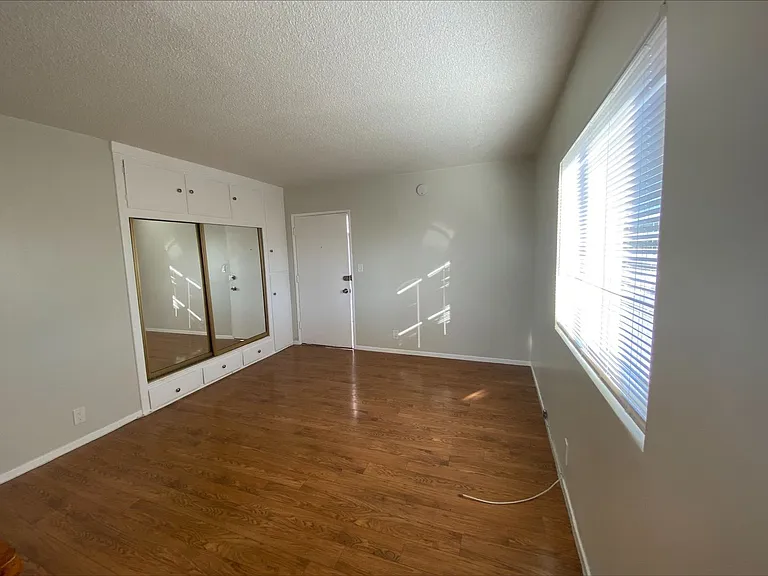 111 S Mockingbird Ln — Photo 7