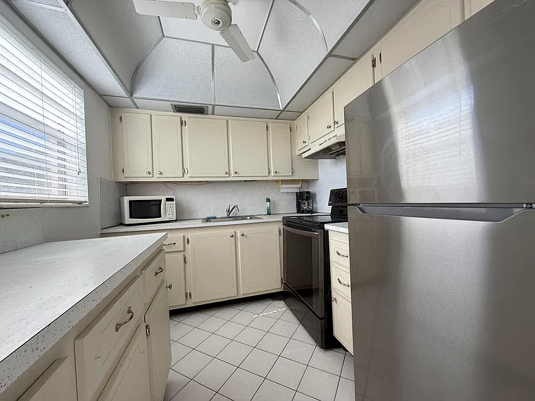 9 Hastings E #9-A — Photo 2