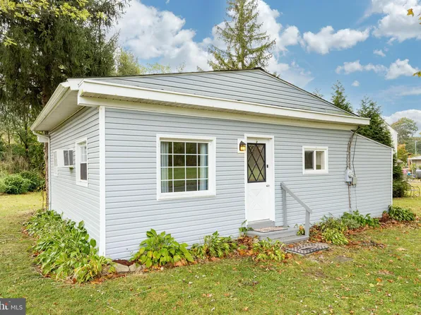 56 Amity Ave, Douglassville, PA 19518