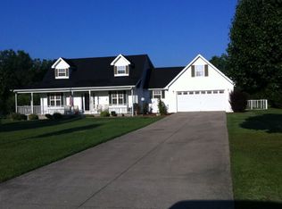1012 Moonlight Dr, Berea, KY 40403