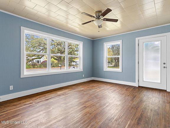 4th image of 311 W Old Pass Rd