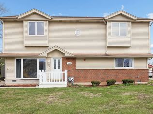 9136 Pembroke Ln, Bridgeview, IL 60455