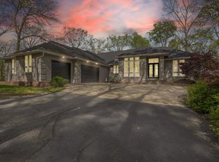 2925 S Ridgewood Lane, Springfield, MO 65809