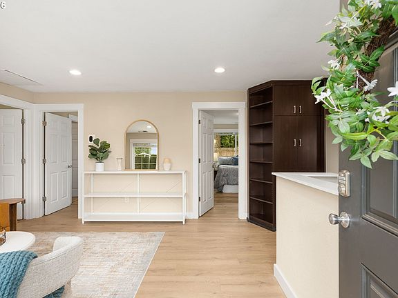 5th image of 14724 SE Market Ct