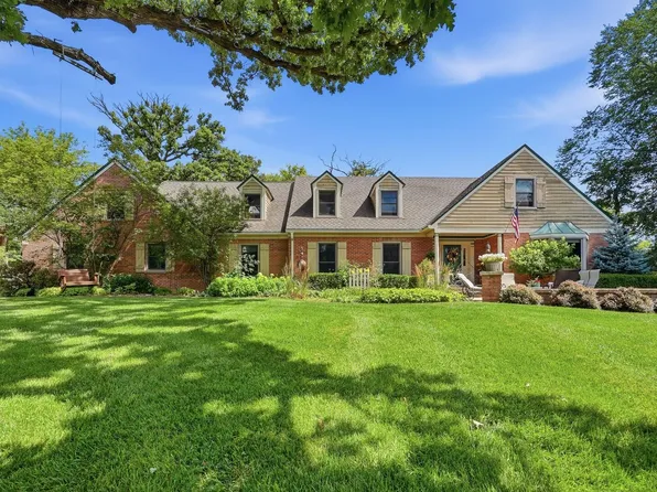 25990 N Oak Hills Rd, Wauconda, IL 60084