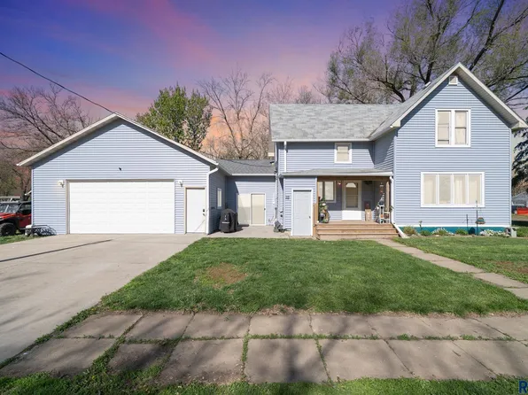 111 S Walnut Ave, Bridgewater, SD 57319