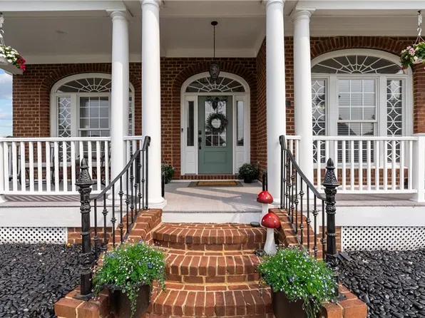 821 Redleafe Cir, Chesapeake, VA 23320