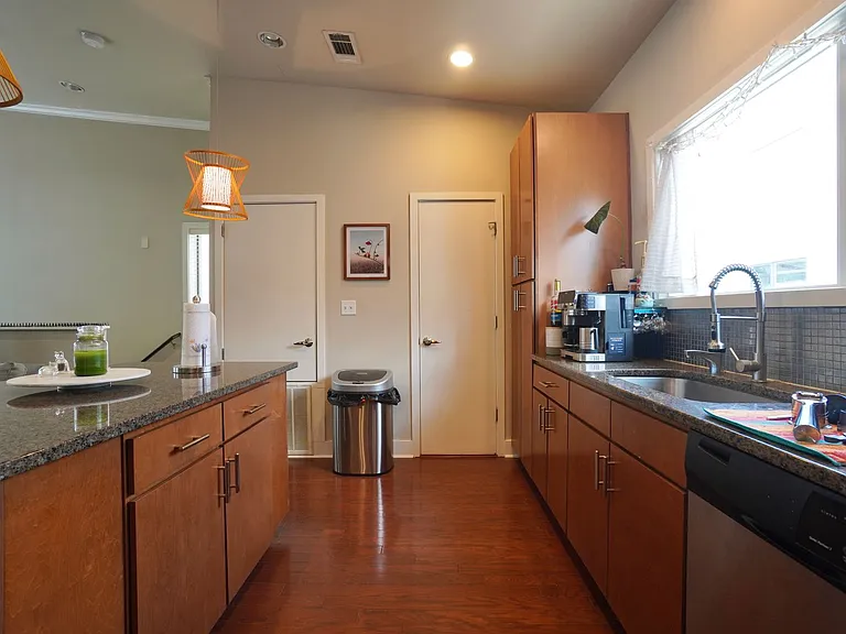 1702 S Lamar Blvd #24 — Photo 8