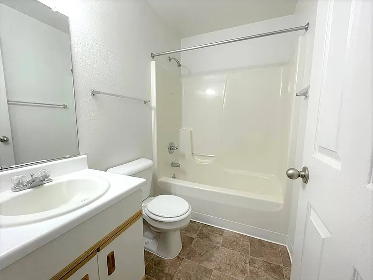 Thornridge Apartments — Photo 44