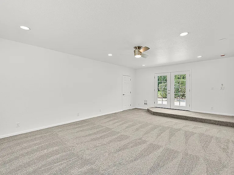 7182 N Van Decar Rd SE — Photo 30