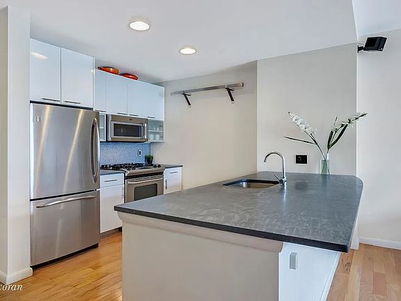 3rd image of 48-21 5th St Unit 4I