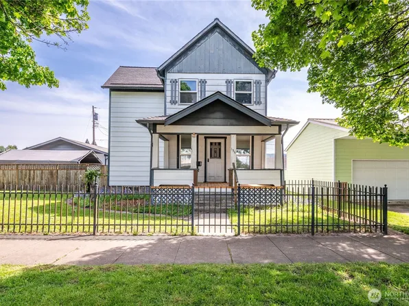 136 SW 3rd Avenue, Castle Rock, WA 98611