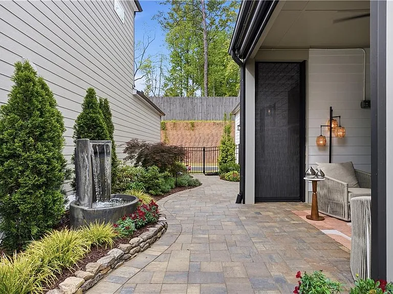 158 Kingwood Dr — Photo 20