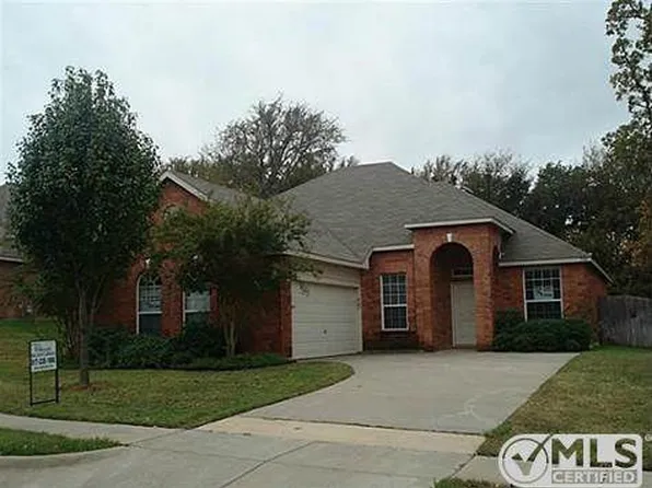 708 Hummingbird Trl, Crowley, TX 76036