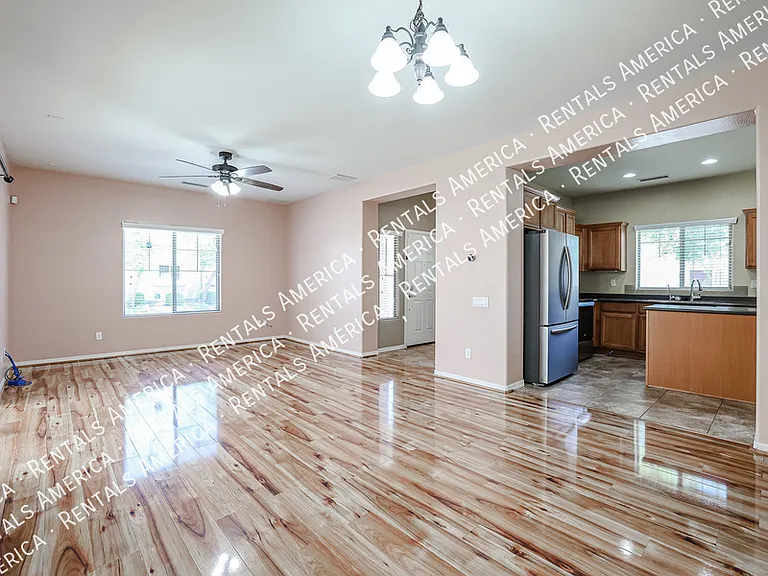 2127 W Monte Cristo Ave — Photo 10