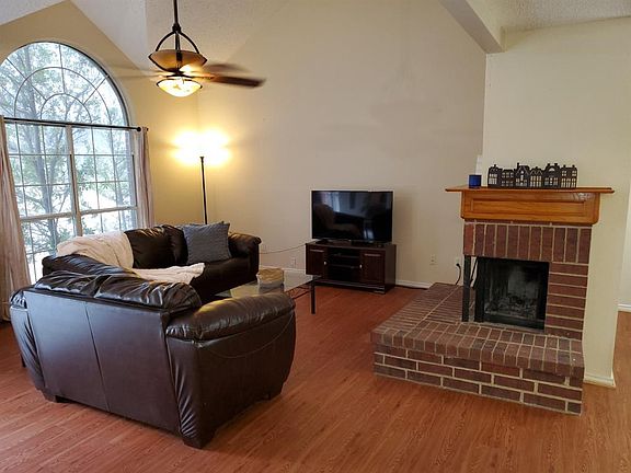 3rd image of 2113 Carnation Ct