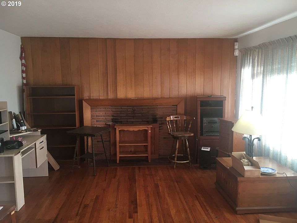 2nd image of 622 Brenner St NE