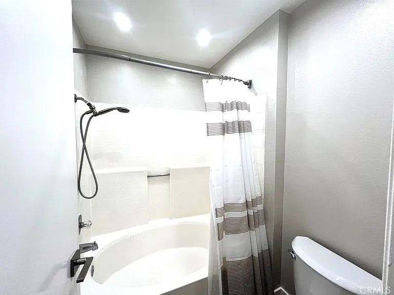 13220 Royalcrest Ct #183 — Photo 15