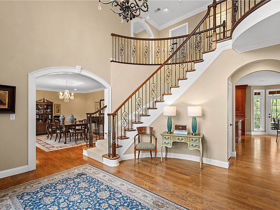 3rd image of 1864 Winchester Dr
