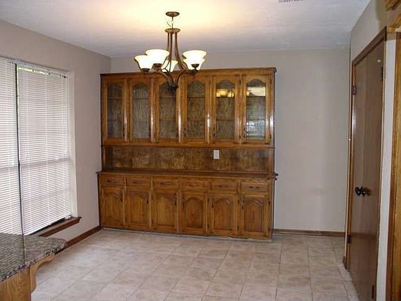 4th image of 803 Weston Ct