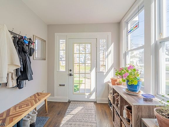4th image of 9 Fernwood Road