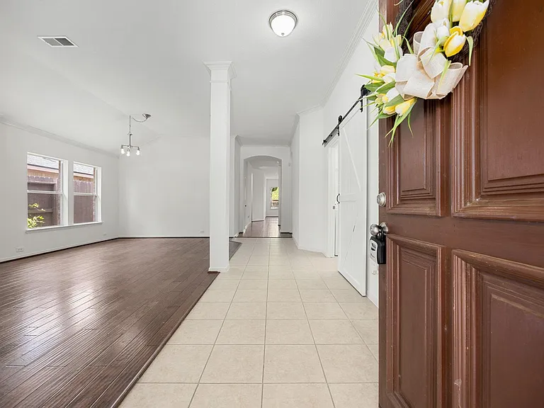 25030 Emporia Point Ct — Photo 5