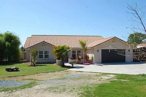 1929 Village Dr photo 1