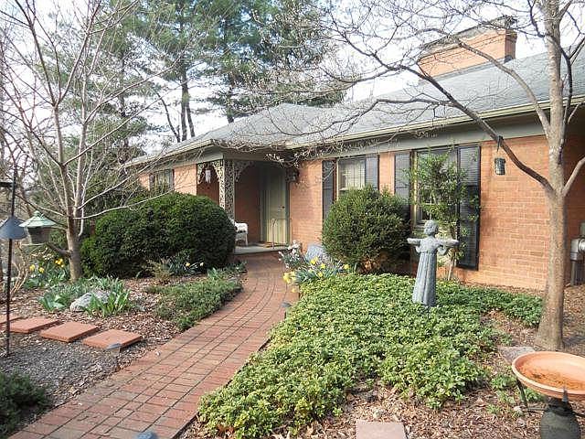 1st image of 709 Locust Hill Dr