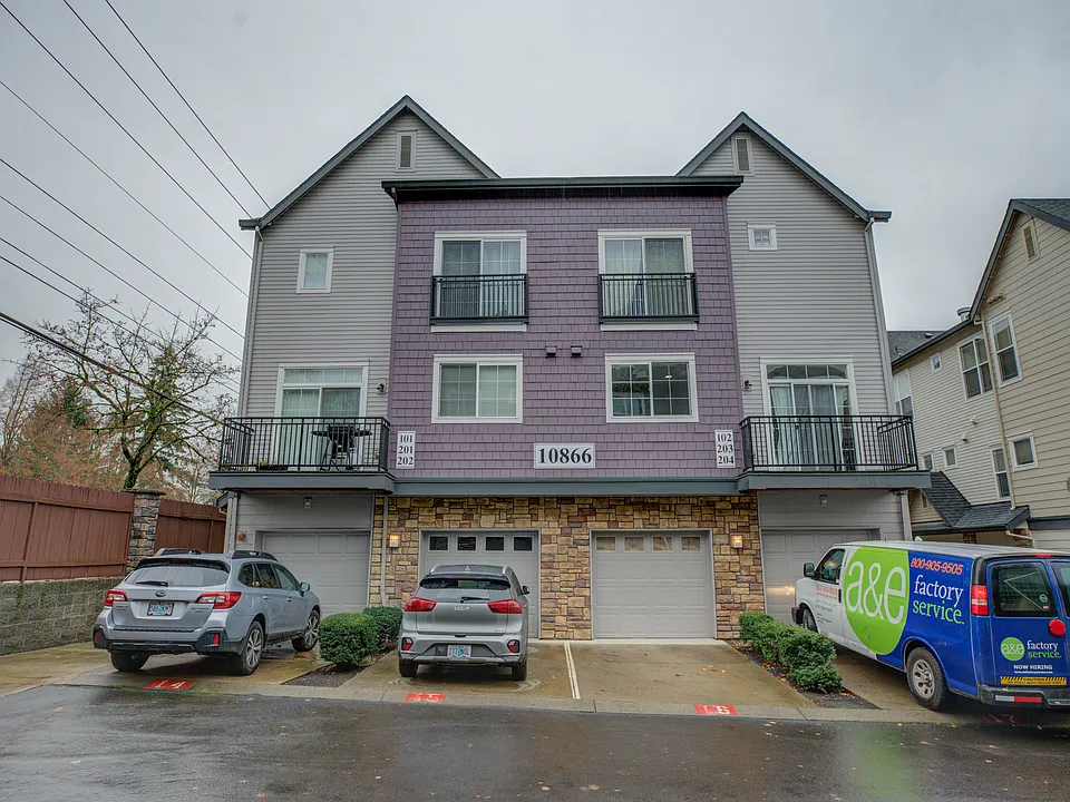 10866 NE Red Wing Way #204
