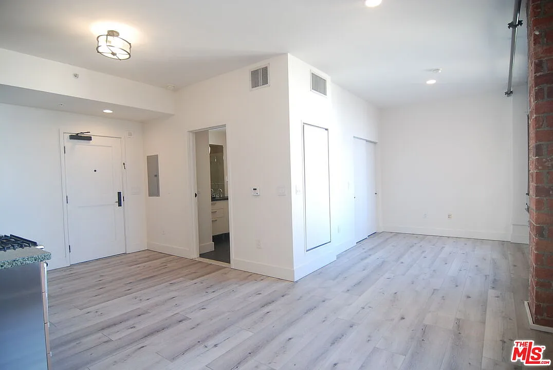 1 bed, 1.0 bath, 470 sqft, $1,850 — Photo 3