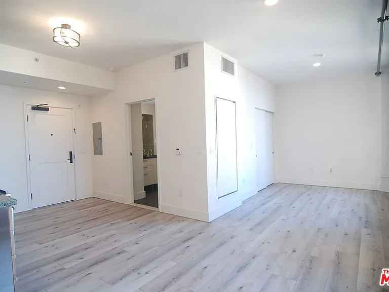 460 S Spring St #608 — Photo 3