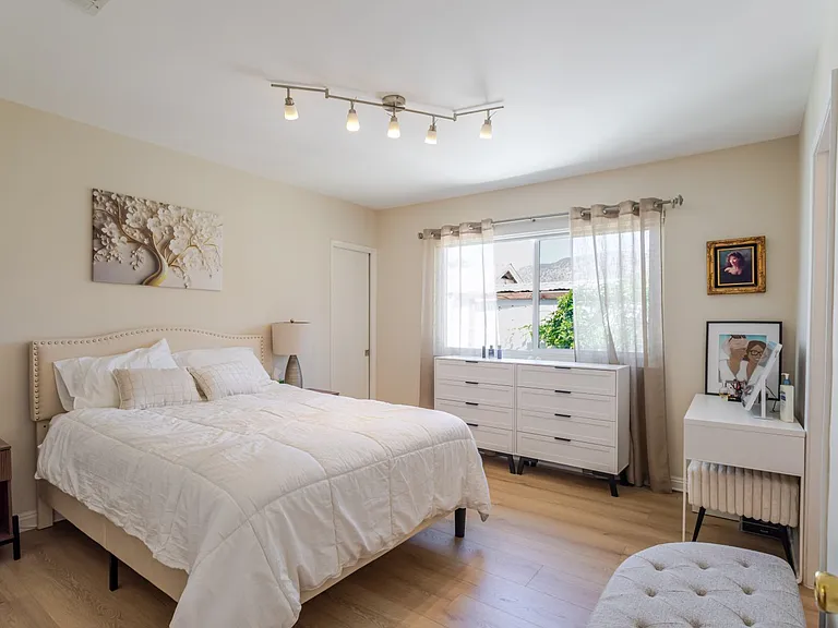 10619 Mountair Ave — Photo 7