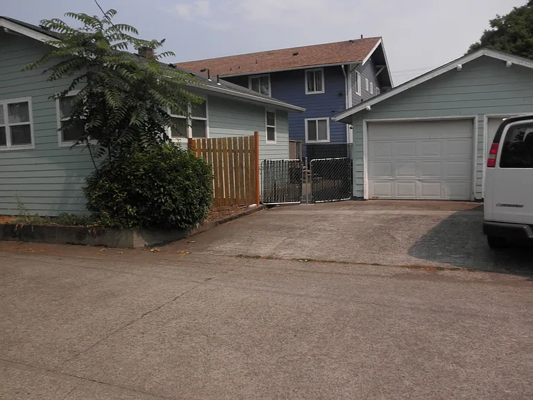 340 14th St SE — Photo 5