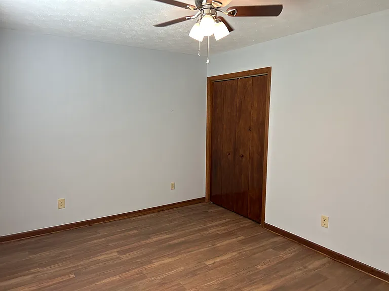 2nd bedroom closet space