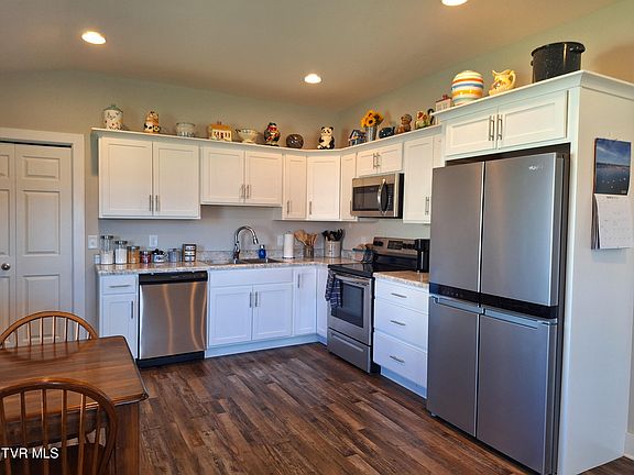 4th image of 141 Marilee Way