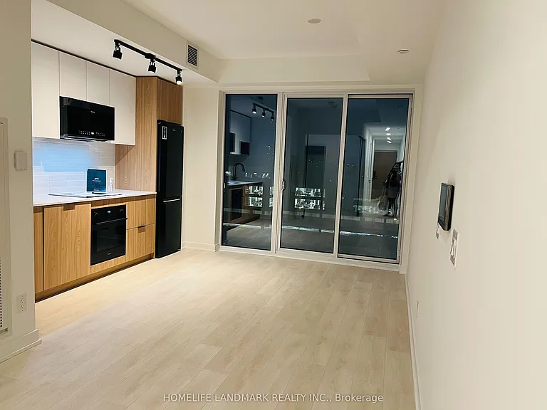5 Defries St #606 — Photo 2