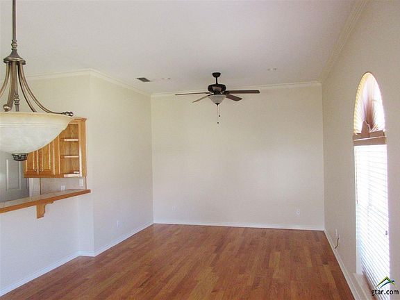 4th image of 638 Whiteoak Ln