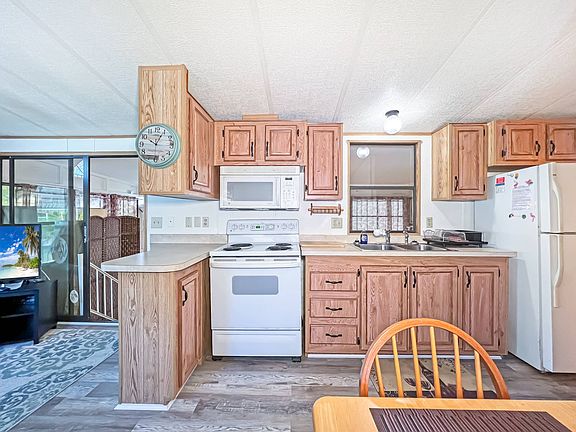 5th image of 834 Arapaho Trl