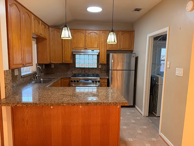 585 Morse Ave — Photo 18