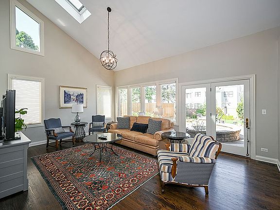 5th image of 548 Cumnor Ave