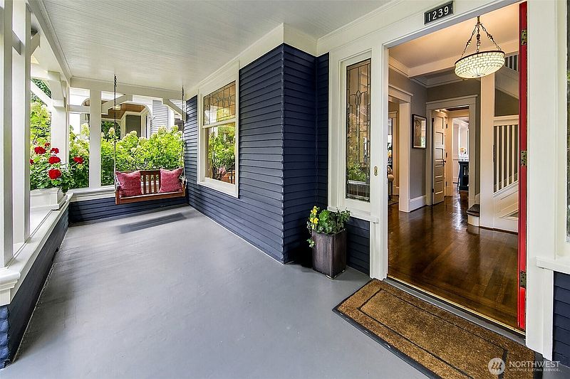 4th image of 1239 20th Avenue E