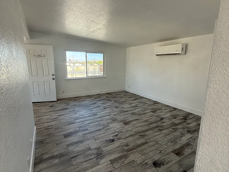 6558 Tamarisk Ave — Photo 24