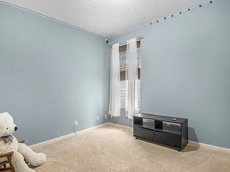 4722 S 194th Ave — Photo 17