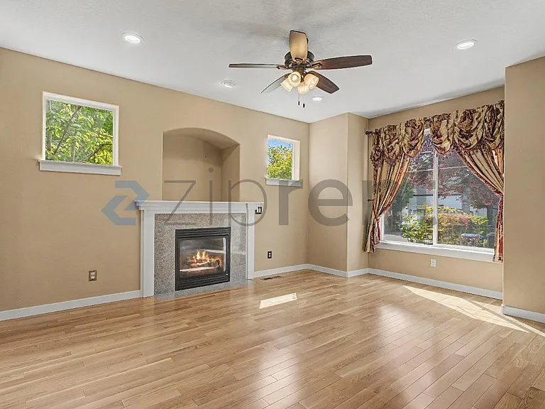 132 NE 63rd Ave — Photo 11