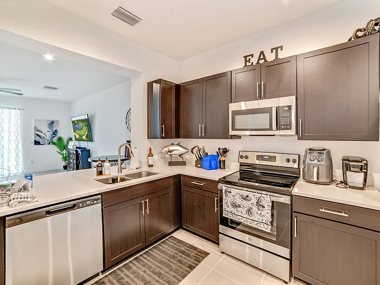 6362 Fairmont Ln — Photo 8