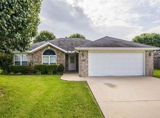 440 Dewberry Ln, Centerton, AR 72719